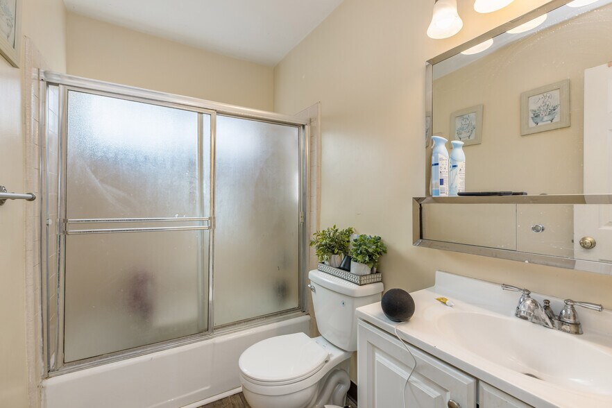 More Photos Of 1021 W 14th St, San Pedro Apartments For Sale