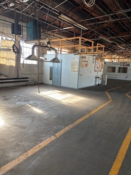 More Photos Of 21 Taylor St, Danbury Manufacturing For Sale