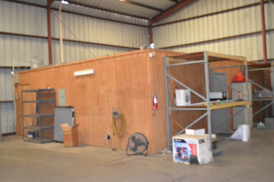 More Photos Of 205 W Ryan St, Laredo Light Distribution For Sale