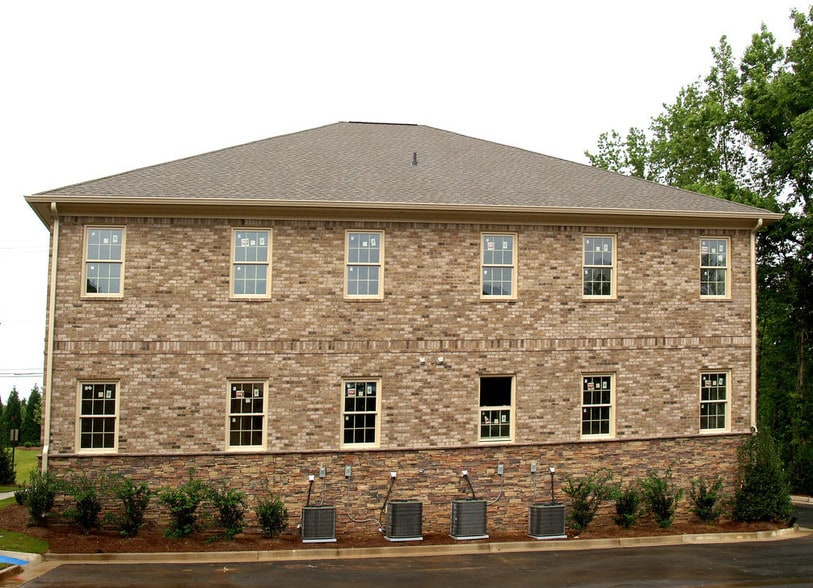 More Photos Of 1905 Woodstock Rd, Roswell Office For Lease