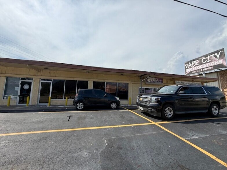 More Photos Of 401-415 Edgebrook Dr, Houston Unknown For Lease