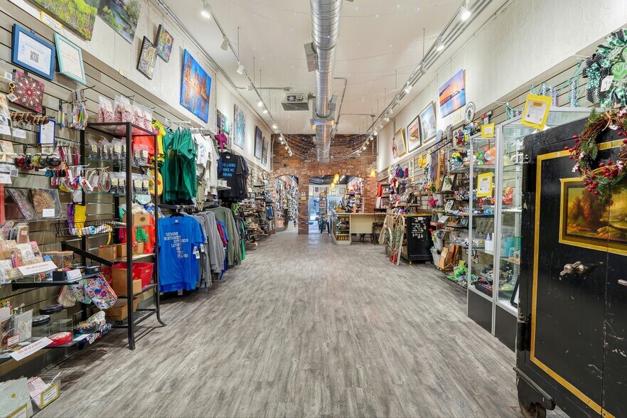 More Photos Of 409 S Main St, Rochester Storefront For Sale