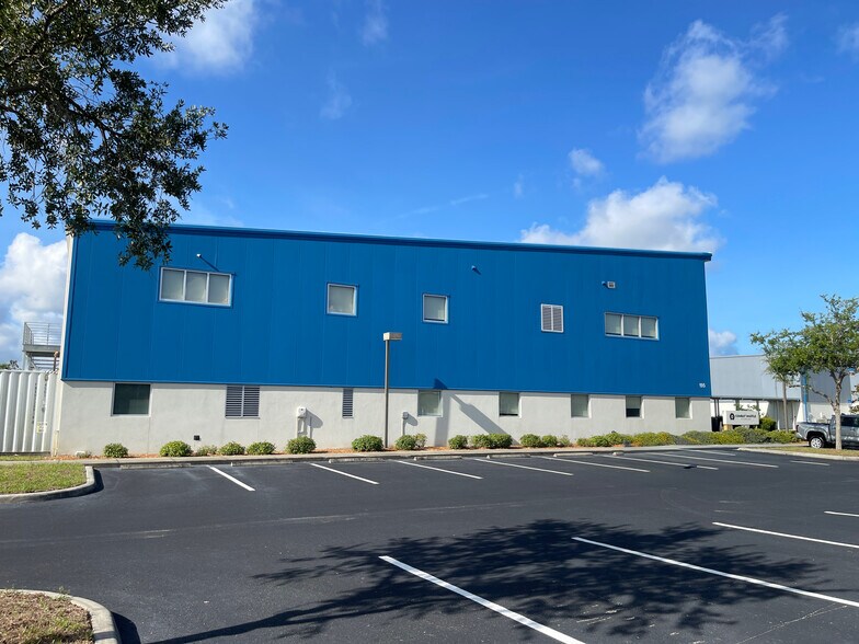 More Photos Of 195 Triple Diamond Blvd, North Venice Research And Development For Lease