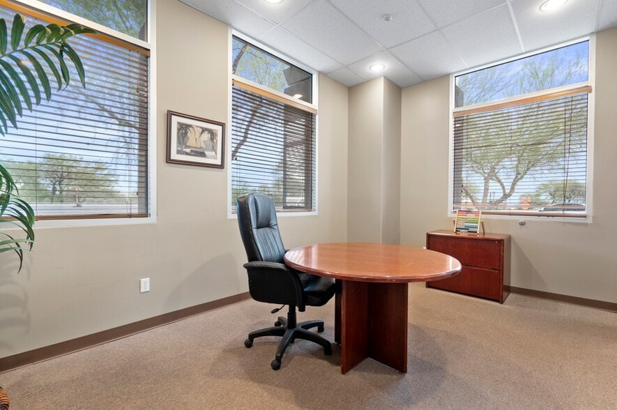 More Photos Of 1345 E Chandler Blvd, Phoenix Office For Lease