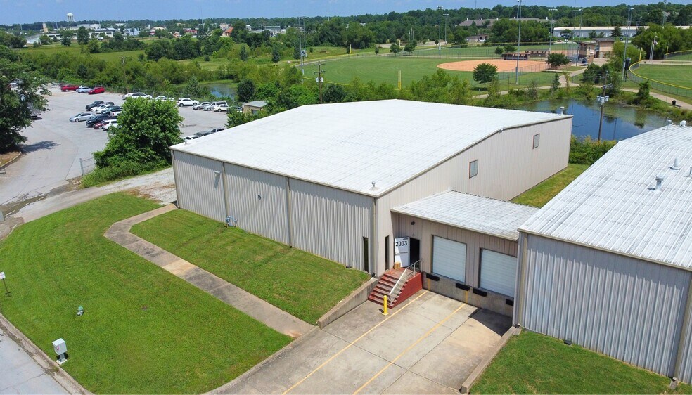 Primary Photo Of 2003 Town West Dr, Rogers Warehouse For Lease