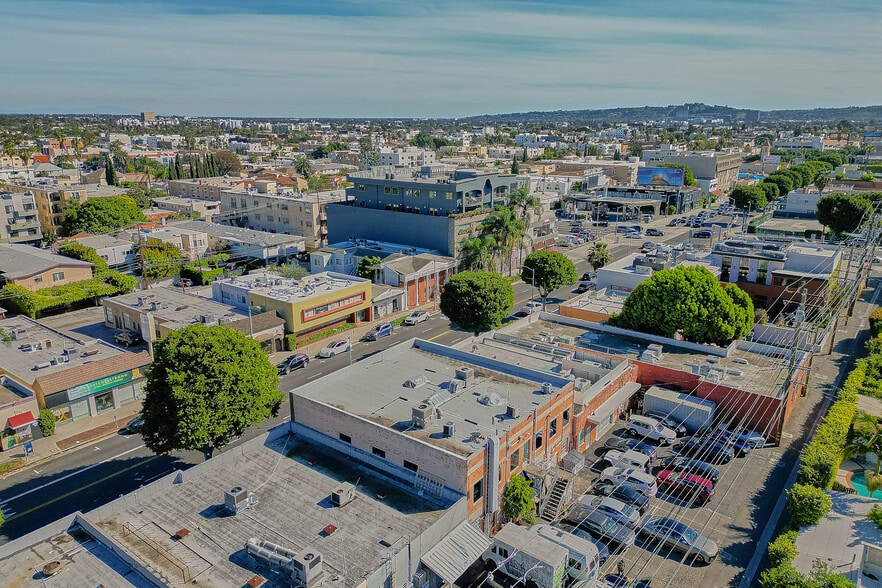 More Photos Of 355-359 Robertson Blvd, Beverly Hills Storefront Retail Office For Lease
