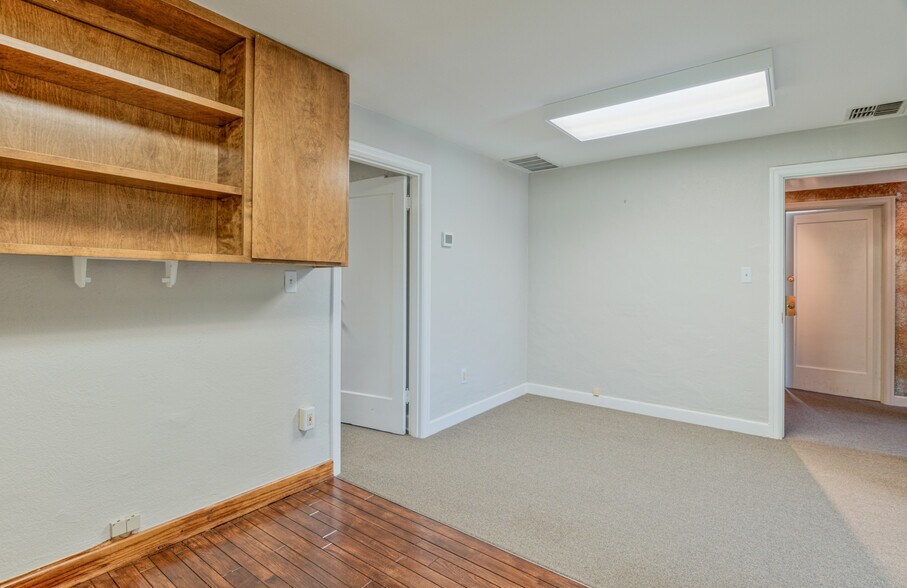 More Photos Of 160 NW Irving Ave, Bend Office Residential For Lease