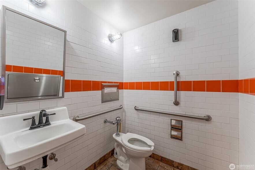 More Photos Of 805 Basin St NW, Ephrata Specialty For Sale