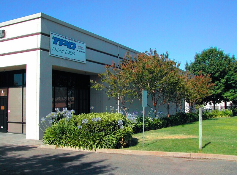 More Photos Of 8530 Fruitridge Rd, Sacramento Warehouse For Lease