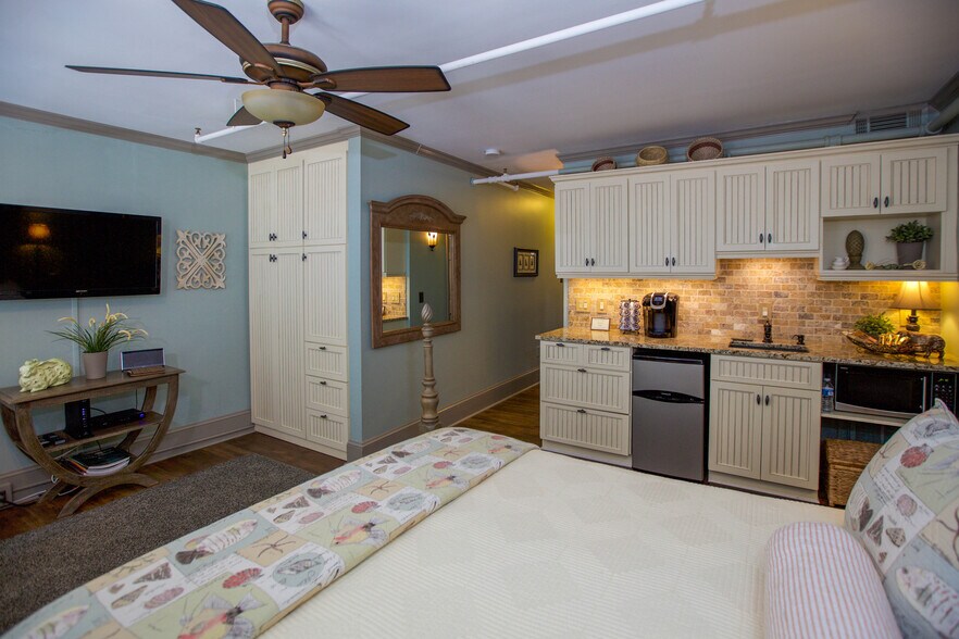 More Photos Of 96 N Market St, Charleston Storefront Retail Residential For Sale