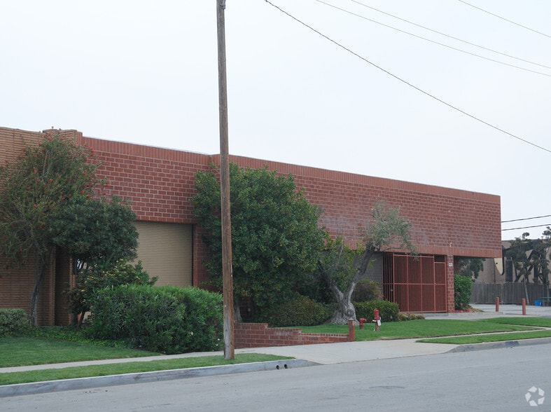 More Photos Of 227 W 140th St, Los Angeles Warehouse For Lease