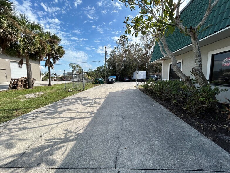 More Photos Of 17221 Alico Center Rd, Fort Myers Warehouse For Sale