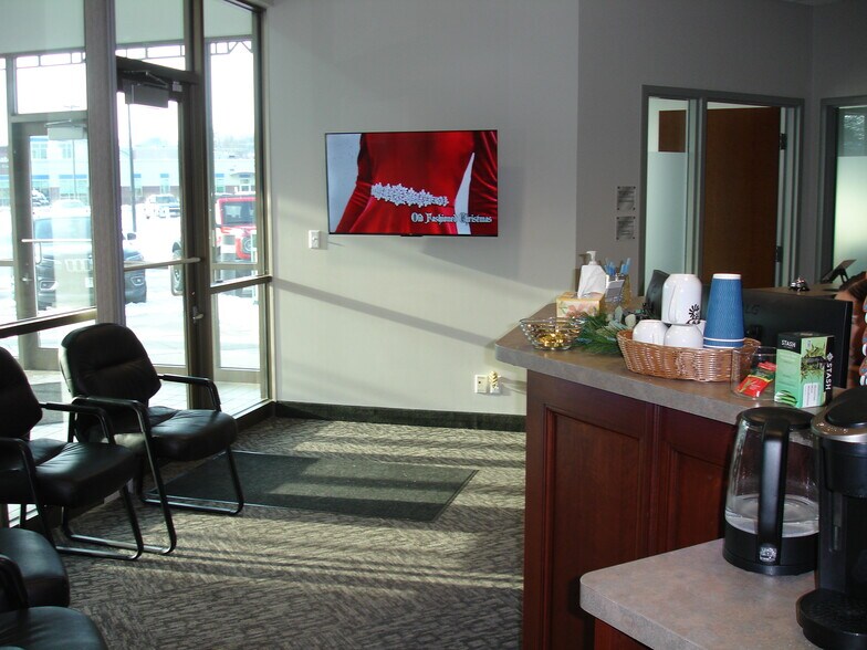 More Photos Of 2700 National Dr, Onalaska Office For Lease