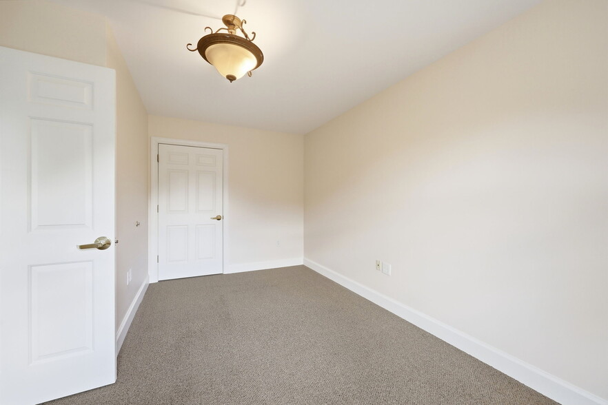 More Photos Of 845 Johns Hopkins Dr, Greenville Medical For Lease
