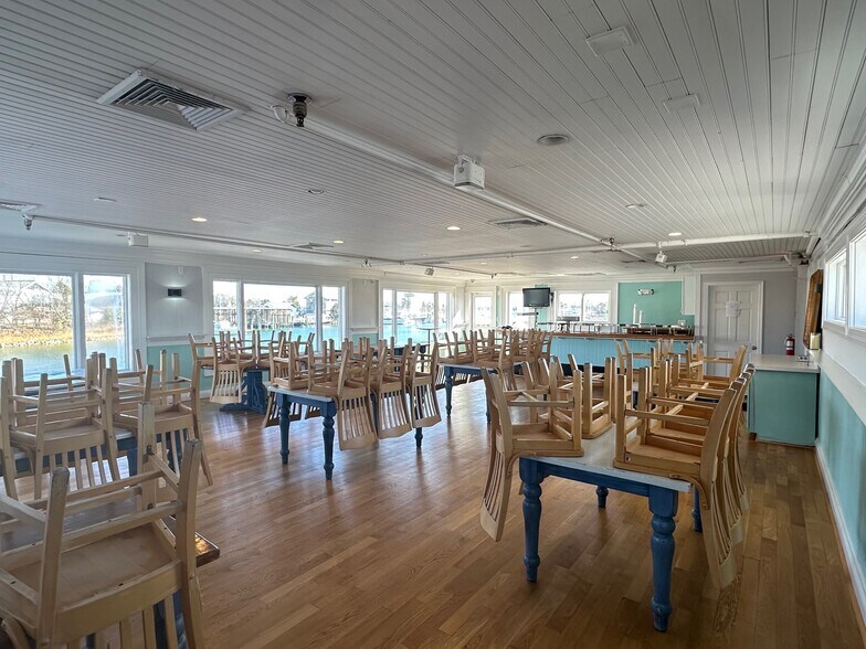 More Photos Of 14442 Solomons Island Rd, Solomons Restaurant For Lease