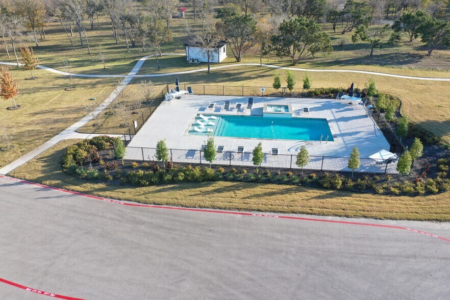 More Photos Of 1030 County Road 279, Liberty Hill Hotel For Sale