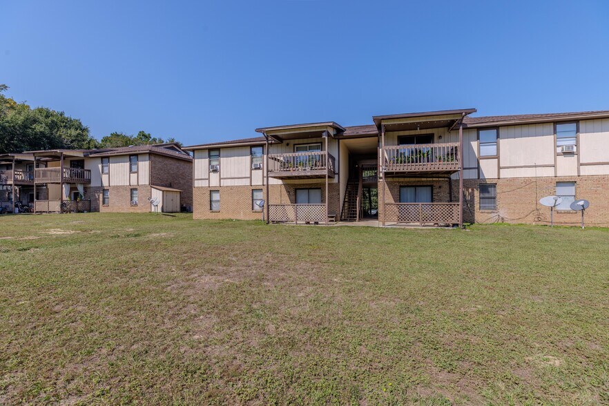 More Photos Of 5646 Cyanamid Rd, Milton Apartments For Sale