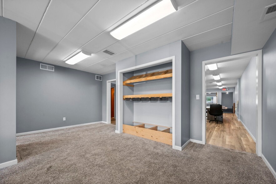 More Photos Of 735-737 Snelling Ave N, Saint Paul Storefront Retail Office For Lease