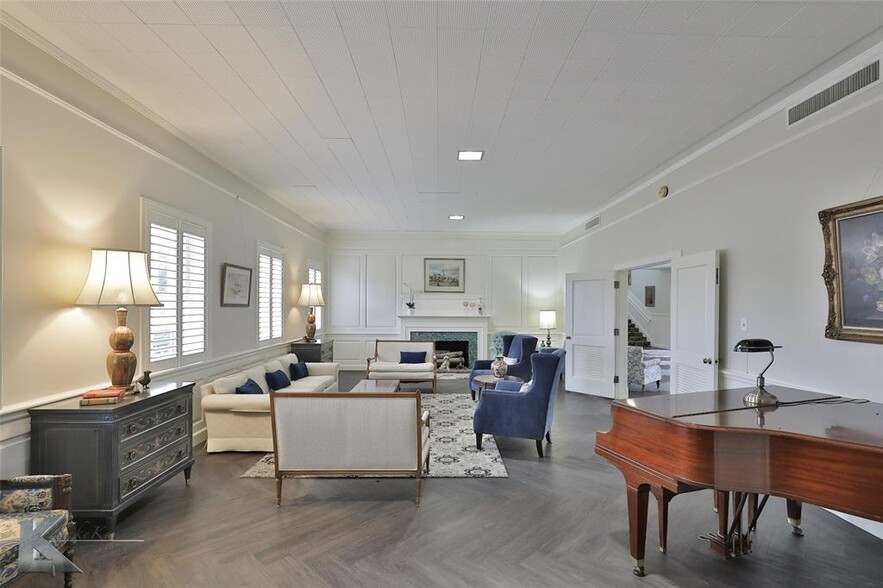 More Photos Of 3425 S 14th St, Abilene Lodge Meeting Hall For Sale