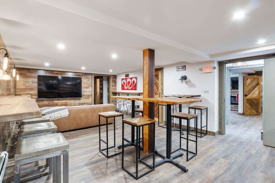More Photos Of 20 Shore Rd, Ogunquit Storefront Retail Office For Sale