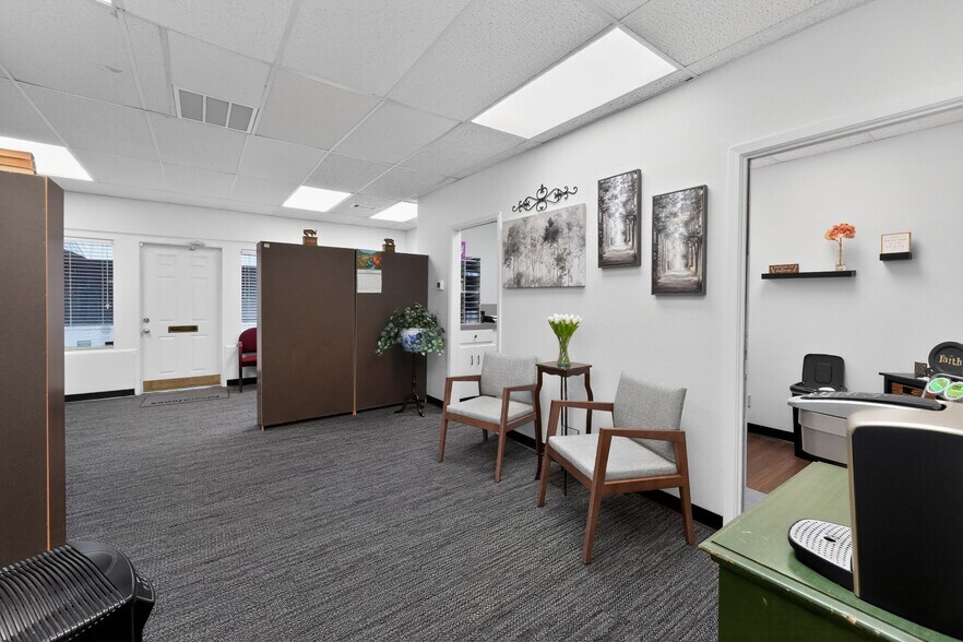 More Photos Of 401 W Centerville Rd, Garland Office For Sale