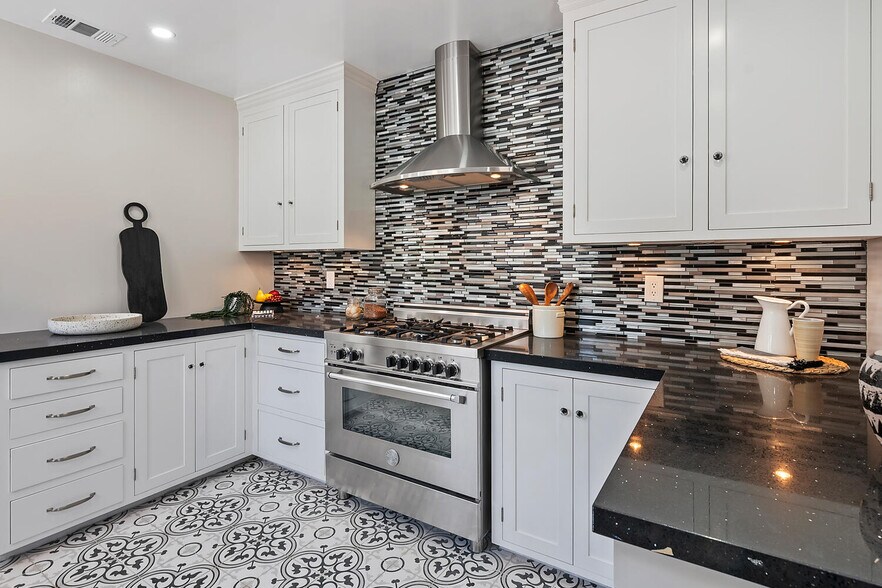 More Photos Of 2201 Avon St, Los Angeles Multifamily For Sale