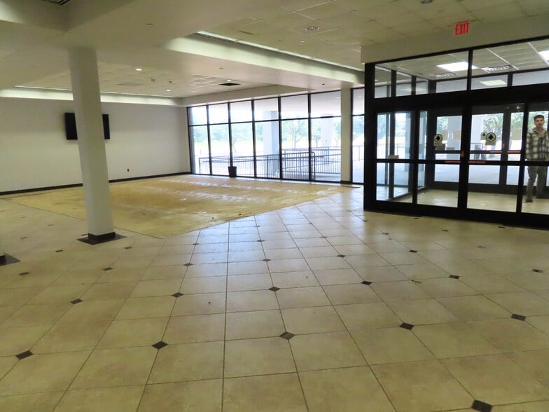More Photos Of 2709 Hospital Blvd, Grand Prairie Hospital For Lease