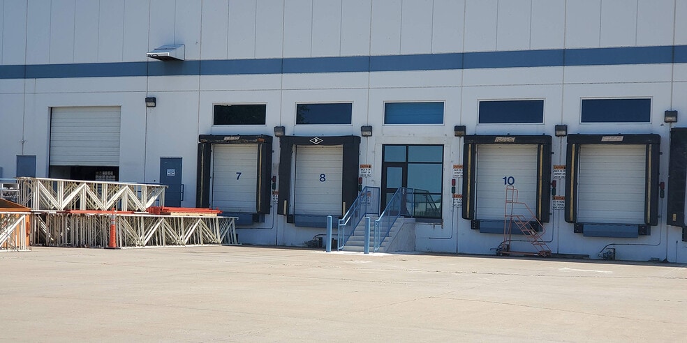 Primary Photo Of 1401 NW Moundview Dr, Topeka Distribution For Lease