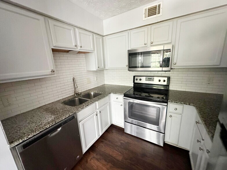 More Photos Of 375 Winding River Dr, Atlanta Multifamily For Sale