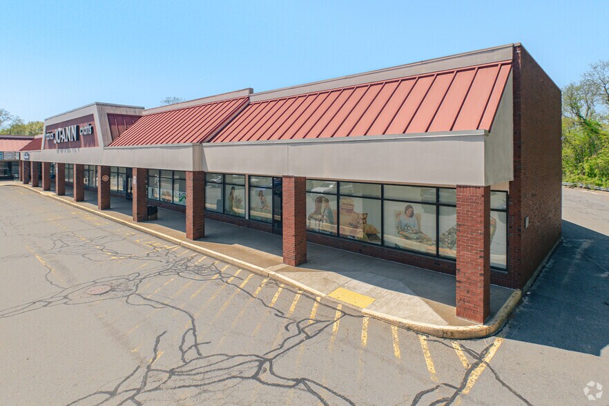 More Photos Of 436 Broadway St, Methuen Freestanding For Sale