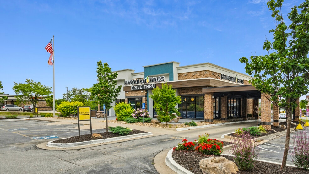 More Photos Of 12120 College Blvd, Overland Park General Retail For Sale