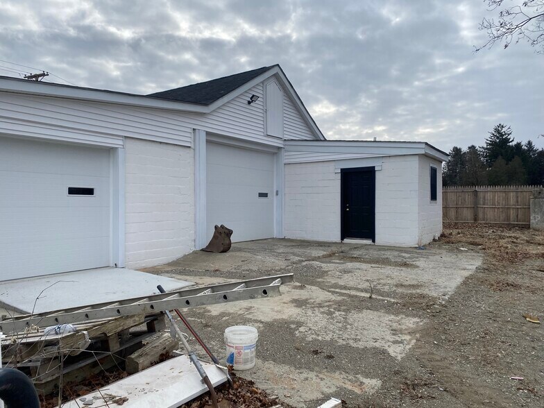 More Photos Of 137 Overlook Rd, Poughkeepsie Warehouse For Lease