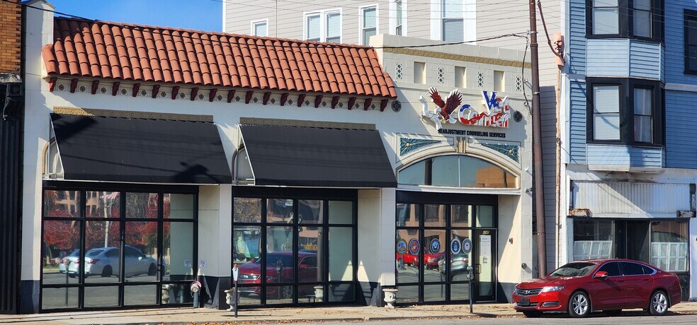 More Photos Of 4545 Montgomery Rd, Cincinnati Storefront For Lease