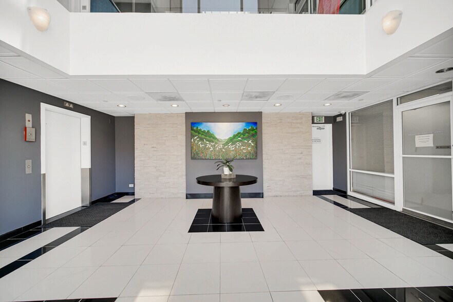 More Photos Of 1S443 Summit Ave, Oakbrook Terrace Medical For Lease