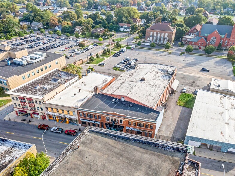 More Photos Of 1711 Main St, Niagara Falls Sports And Entertainment For Sale
