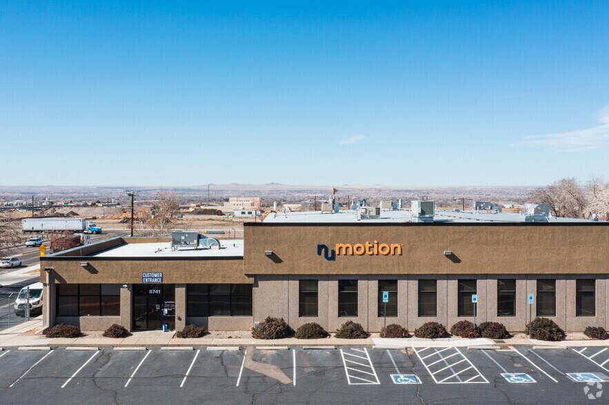 More Photos Of 5741 Midway Park Pl NE, Albuquerque Flex For Lease