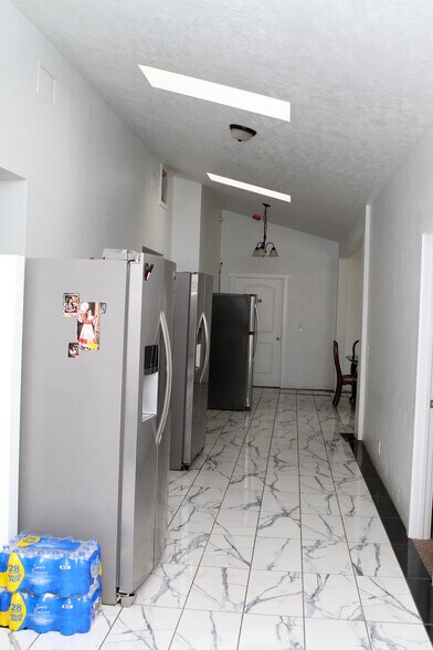 More Photos Of 1636 S Clovis Ave, Fresno Specialty For Sale