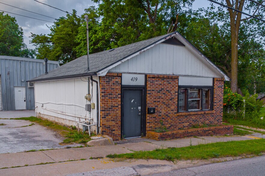 More Photos Of 419 W Kearney St, Springfield Freestanding For Sale