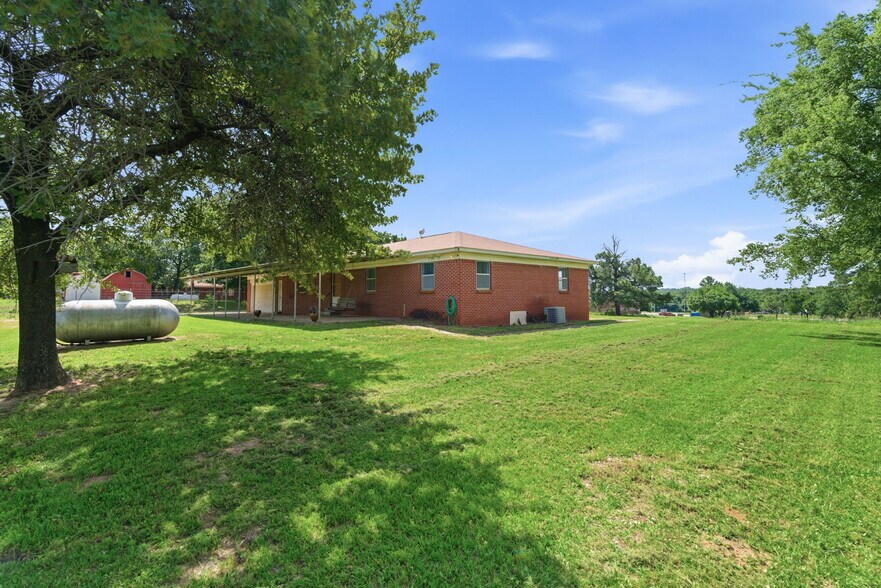 More Photos Of 3523 E Highway 199, Springtown Office For Sale