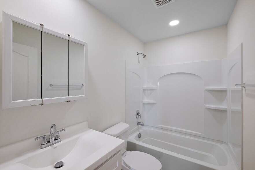 More Photos Of 101-103 Whitsell Way, Granite City Apartments For Sale