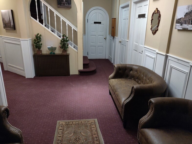 More Photos Of 64 Hilton Ave, Hempstead Office For Sale