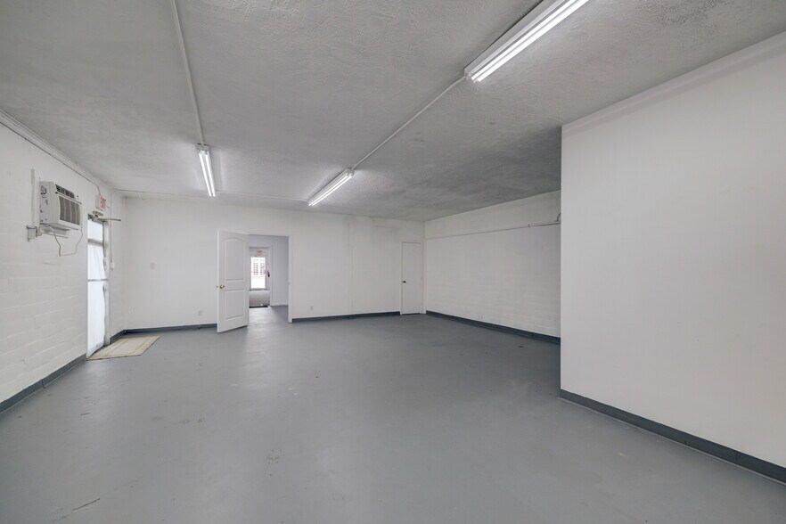 More Photos Of 905 W Main St, La Porte Warehouse For Sale