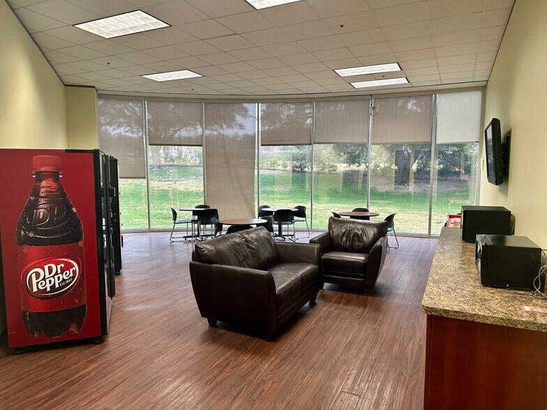 More Photos Of 9101 Lyndon B Johnson Fwy, Dallas Office For Lease