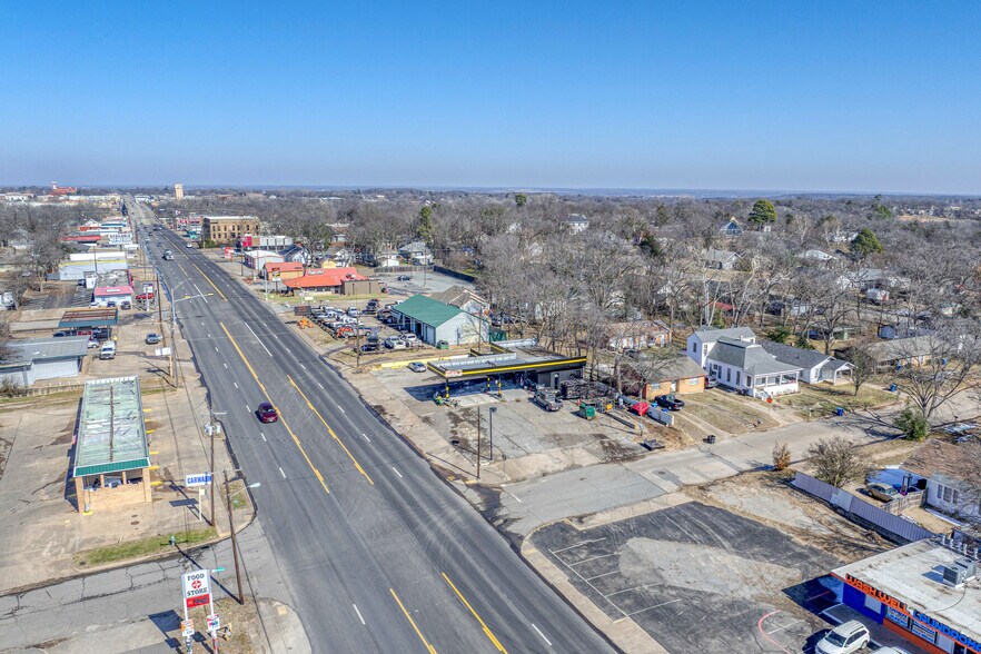 More Photos Of 1320 S Austin Ave, Denison General Retail For Sale