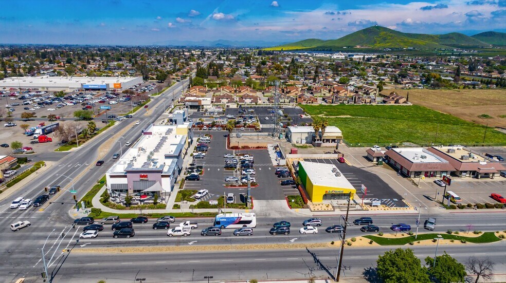 More Photos Of 1174 W Henderson Ave, Porterville Storefront For Sale