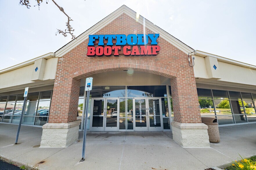 More Photos Of 5111-5221 Highland Rd, Waterford Unknown For Lease