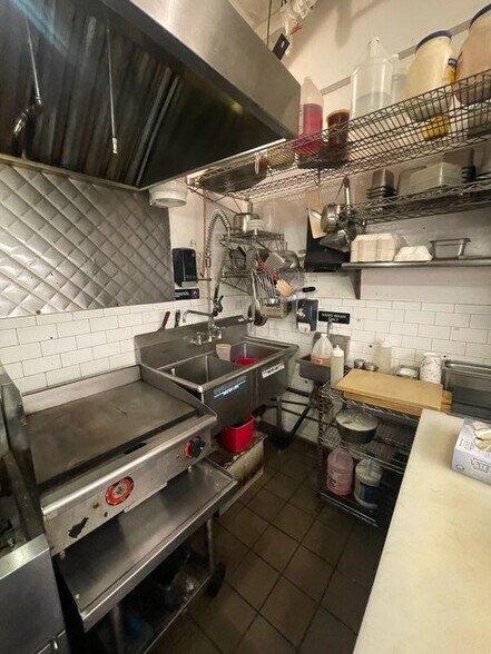 More Photos Of 111-119 Ingraham St, Brooklyn Manufacturing For Lease