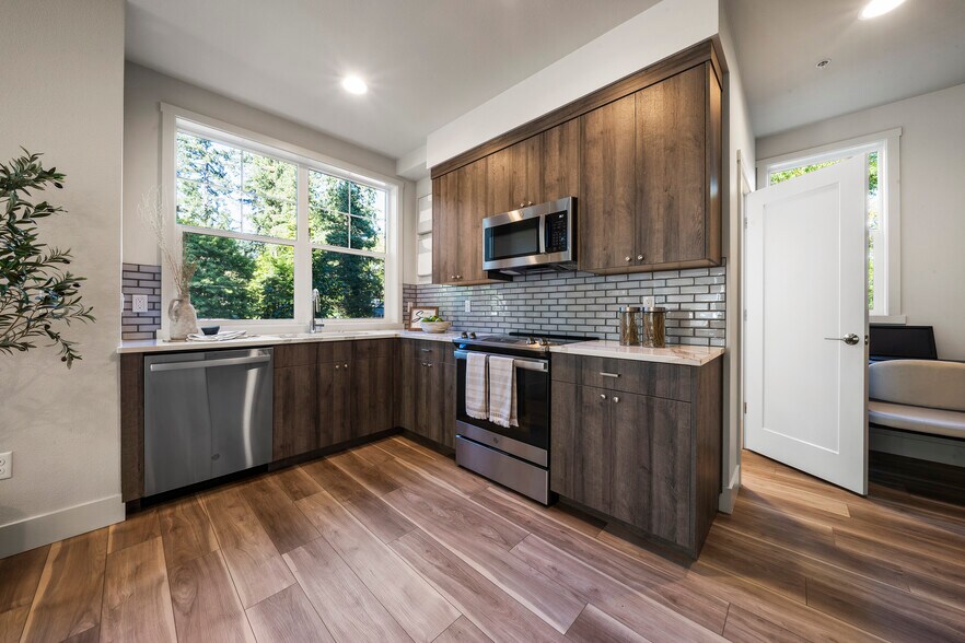 More Photos Of 15948 Quarry Rd, Lake Oswego Apartments For Sale