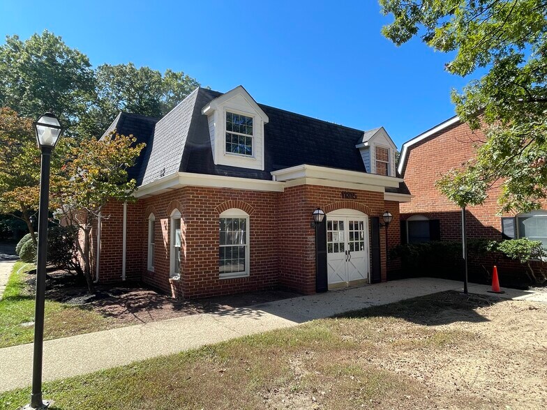 Primary Photo Of 11315 Pembrooke Sq, Waldorf Medical For Sale