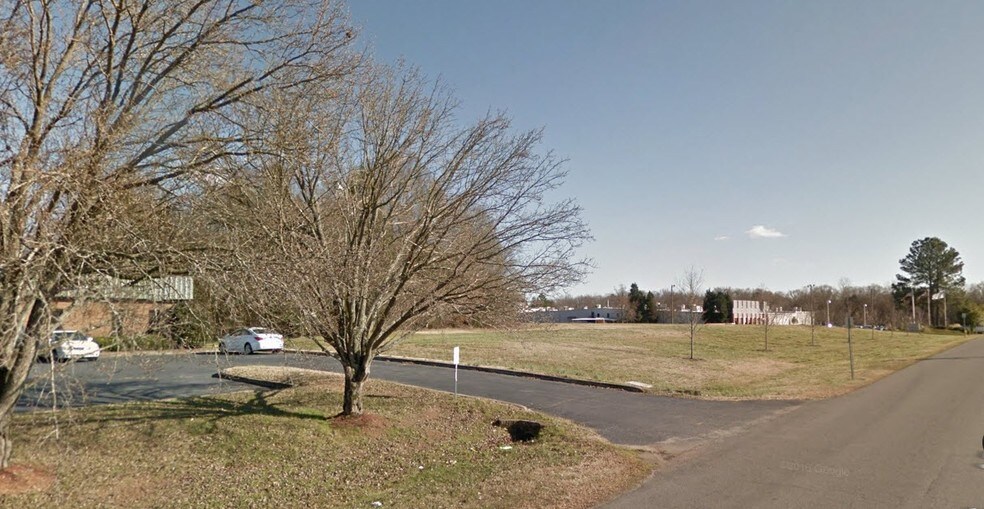 More Photos Of 11709 Fruehauf Dr, Charlotte Coworking Space